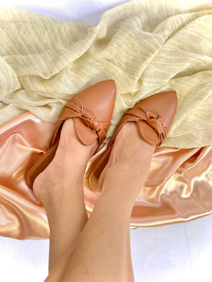 Mule Feminino Bico Fino com Laço – Casual Elegante Confortável Bege